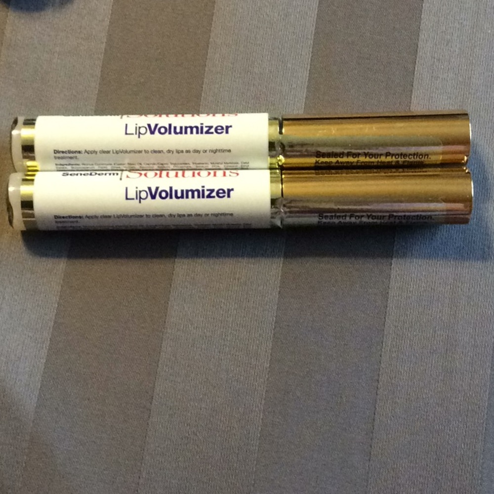 Lip volumizer